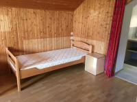 4er Zimmer mit 2 Einzelbetten und Kajuetenbett